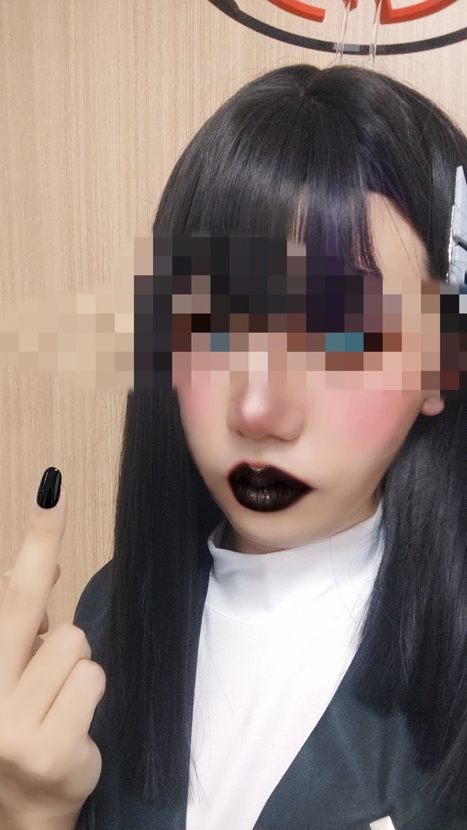 嘻嘻,黑爹大黑屌面前才会出现的吸屌母猪脸和傻屄小屌子面前的鄙视脸 更喜欢哪个呢~ #媚黑 #bbc