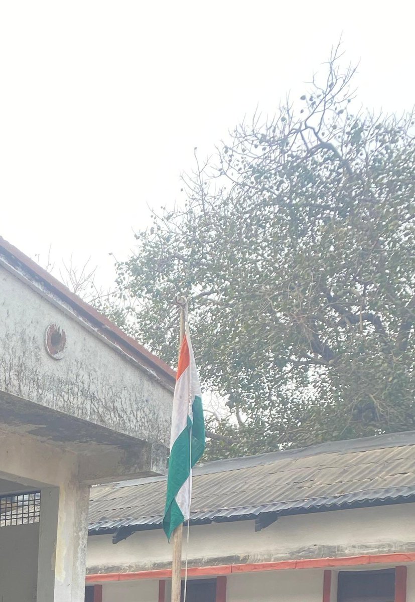 सभी देशवासियों को गणतंत्र दिवस की हार्दिक शुभकामनाएँ 🇮🇳
यह दिन हमें संविधान, समानता, स्वतंत्रता और न्याय के मूल्यों को याद दिलाता है।
आइए, एक ज़िम्मेदार नागरिक बनकर देश को और मज़बूत, न्यायपूर्ण और इंसानियत से भरा बनाने का संकल्प लें।
जय हिंद!
#HappyRepublicDay