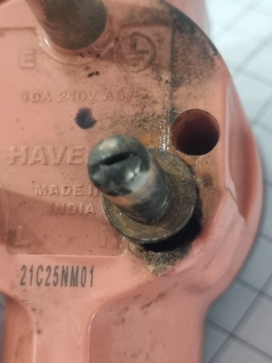 ishoney_02's tweet image. I purchased this Havells product trusting the brand, but it failed and burned under normal operating conditions.
This raises serious safety concerns.
Requesting clarification and action.
@HavellsIndia #QualityIssue #UnsafeProduct
