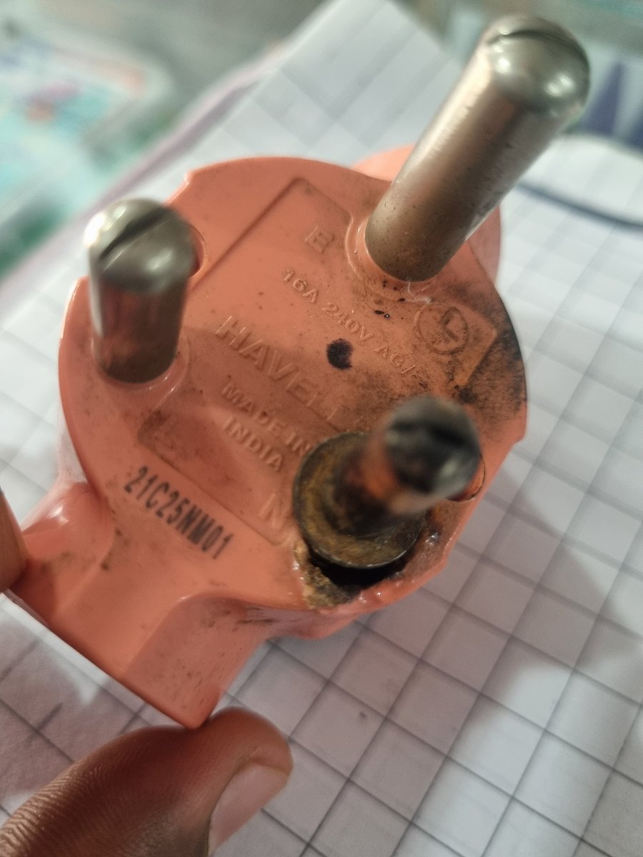 ishoney_02's tweet image. I purchased this Havells product trusting the brand, but it failed and burned under normal operating conditions.
This raises serious safety concerns.
Requesting clarification and action.
@HavellsIndia #QualityIssue #UnsafeProduct