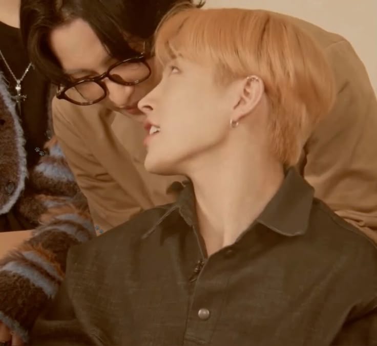 uǝɹnɐן⁻ tweet media