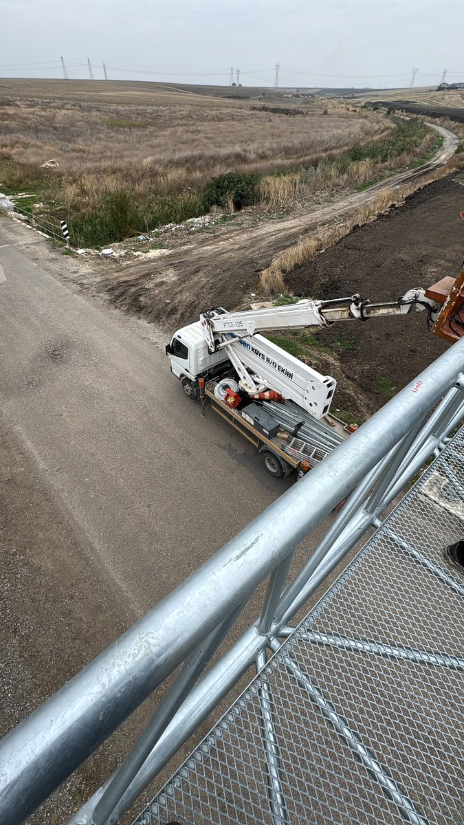 berkan0zkan's tweet photo. @serkangrs @onontrafik Şöyle de bi foto salayım sana en amelesinden 😅 https://t.co/4g4keA2Ka1
