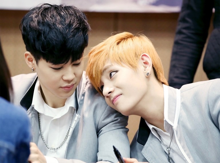 👤자만아
너 호랑이 키워?
🐯(싸물어)
                                   🐥뭐라노 
                                      우리나비 놀랜디
                                    🐯야옹