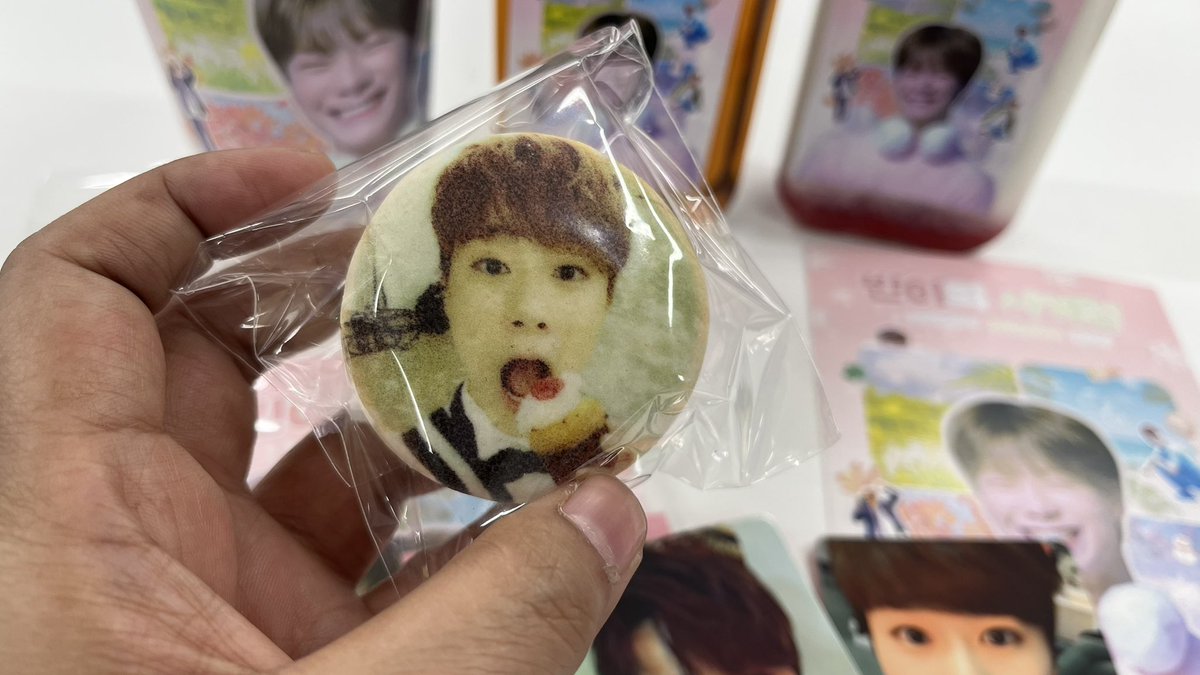 stanastro1602's tweet image. How do I eat this?😅🥲 Cute.🥹

#MOONBIN #문빈