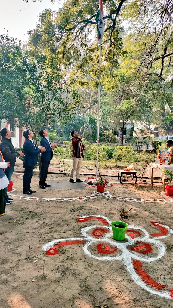 STPILucknow's tweet photo. 77वें गणतंत्र दिवस की हार्दिक शुभकामनाएं। #गणतन्त्रदिवस के अवसर पर #STPILucknow में ध्वजारोहण कार्यक्रम का आयोजन किया गया। जय हिन्द 🇮🇳 ! वंदे मातरम्!
#RepublicDay2026 #ViksitBharat
@arvindtw @stpiindia https://t.co/xNo3h7Vg4A