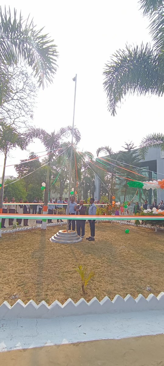 गणतंत्र दिवस की हार्दिक शुभकामनाएं! 
आइए हम अपने स्वतंत्रता सेनानियों के बलिदानों को याद करें और एक समृद्ध भारत के लिए मिलकर काम करें। हमारे गणतंत्र के आदर्श हमें बेहतर नागरिक बनने और भारत के विकास और सद्भाव में योगदान देने के लिए प्रेरित करते हैं। जय हिंद!