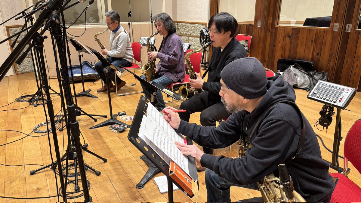 jujuinoue's tweet image. 週末の二日間はTAGO STUDIO TAKASAKI でサキソフォビアのレコーディングでした。
内容はまだ公表前ですが、良いものが録れたと思います。

昨年から休みなく続いているハードな日々もちょっとだけ休憩。
今日は溜まってる本を読む一日に。

#saxophobia #sax #jazz #recording #tagostudio