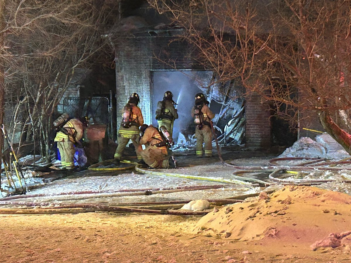 SSIR_INCENDIE's tweet photo. RICHELIEU - Les membres du #SSIR_INCENDIE sont en entraides avec le SSI Marieville au SSI St-Mathias pour un feu 🔥 de résidence code 10-07, 10-09, 10-12  🚒🥶 https://t.co/l4yltpYQZl