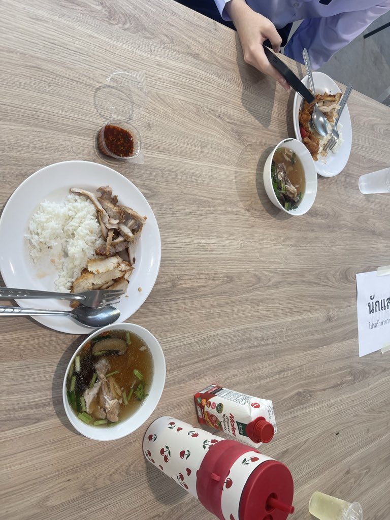 อร่อยยอ่ะะ ฟินนน🤤

SHADES Q1 SHOOTING
#SHADESQ1