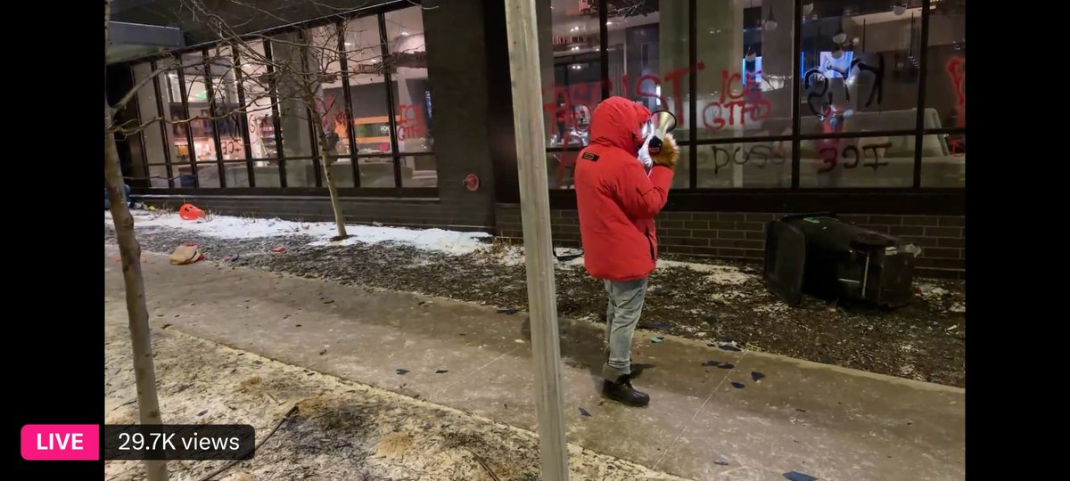 Adamthecop1's tweet photo. @camhigby @MinneapolisPD Minneapolis PD y'all left a few.  They're still there disturbing the peace and trying to incite a riot https://t.co/NNp25eORx4
