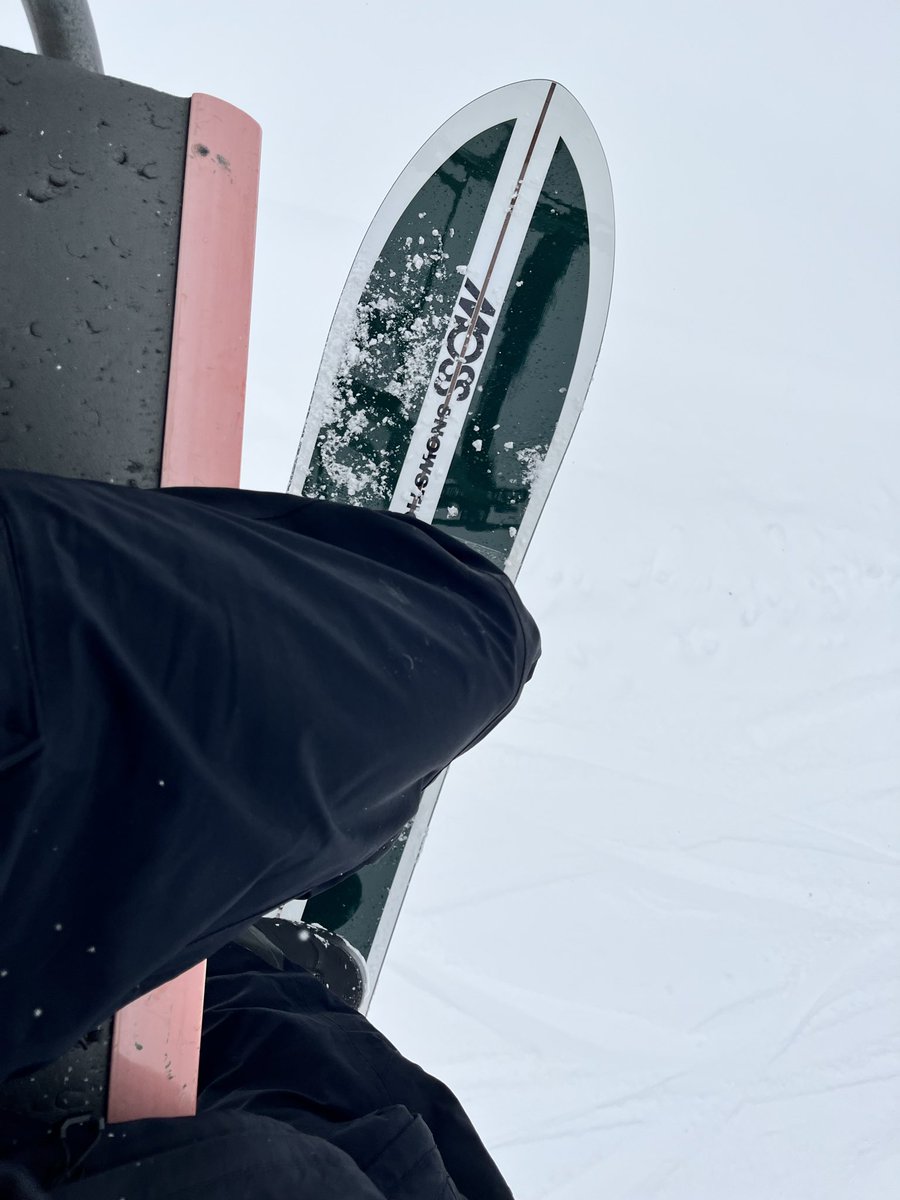 BluebloodK2's tweet photo. 昨日、一昨日のドカ雪から一転、今日は降雪も落ち着きパウダーの予感が的中🎯
最高の雪質に平日なので空き空きで残パウ食べ放題😆😆😆
PT58の出番でスプレーかましてきましたぁー😆😆
1人だけど声上げてしまった😚😚
#ikenotairainfo https://t.co/s5ErlQ9w1X