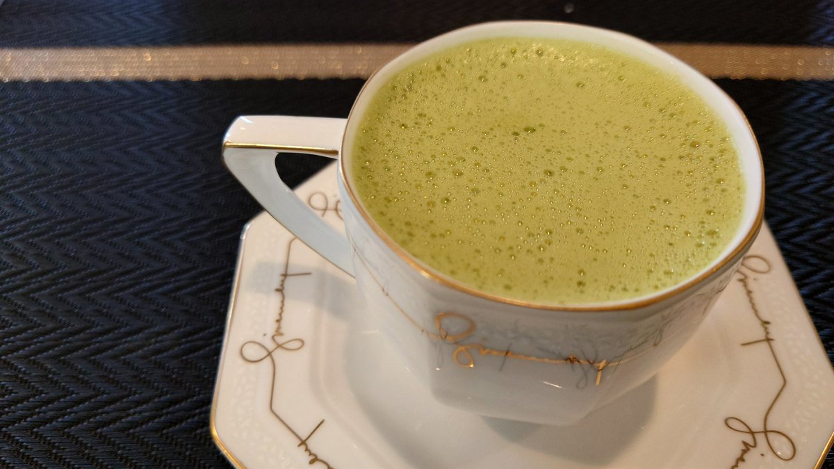 miarii's tweet photo. 260126午後2時半
#BLACKACafe で至福のランチ。夫婦で #カフェラテ と #抹茶ラテ に #ハンバーグカレー と #エビフライプレート(アジフライトッピング)を頂きました。奥さんが #デザート も!と叫んでいます。何を食べたかは内緒です。 https://t.co/DRJAKwhLyh