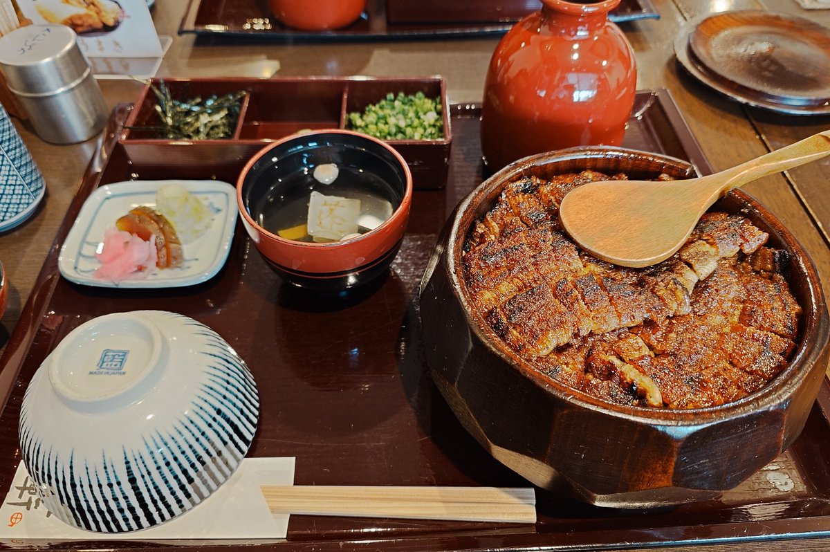 tsumiyuki's tweet photo. 蓬莱軒に対面負けしてご飯ちょっと残しました https://t.co/z2G1WCVX5A