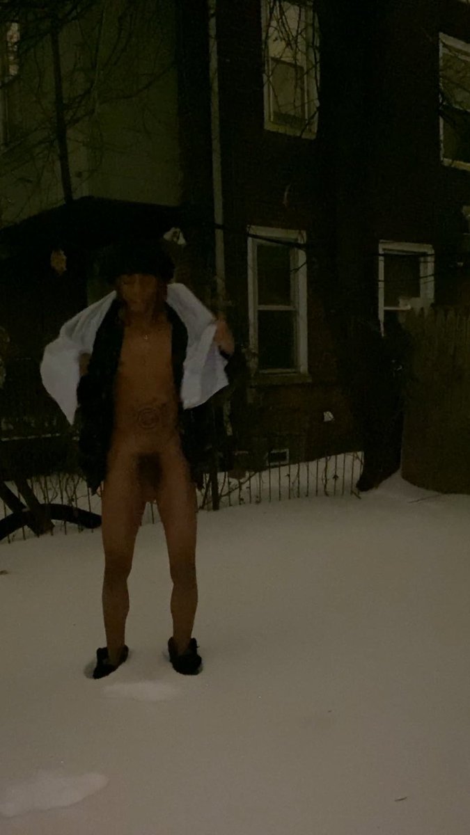 notk3yy's tweet photo. a lil snow never hurt anyone #public https://t.co/cKFu0cduJk