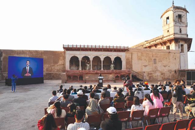 The_Nation's tweet photo. 3 historic monuments unveiled at Lahore Fort following US-funded conservation
https://t.co/DZxE6LPDjf
#LahoreFort https://t.co/9gMhyMM1PP