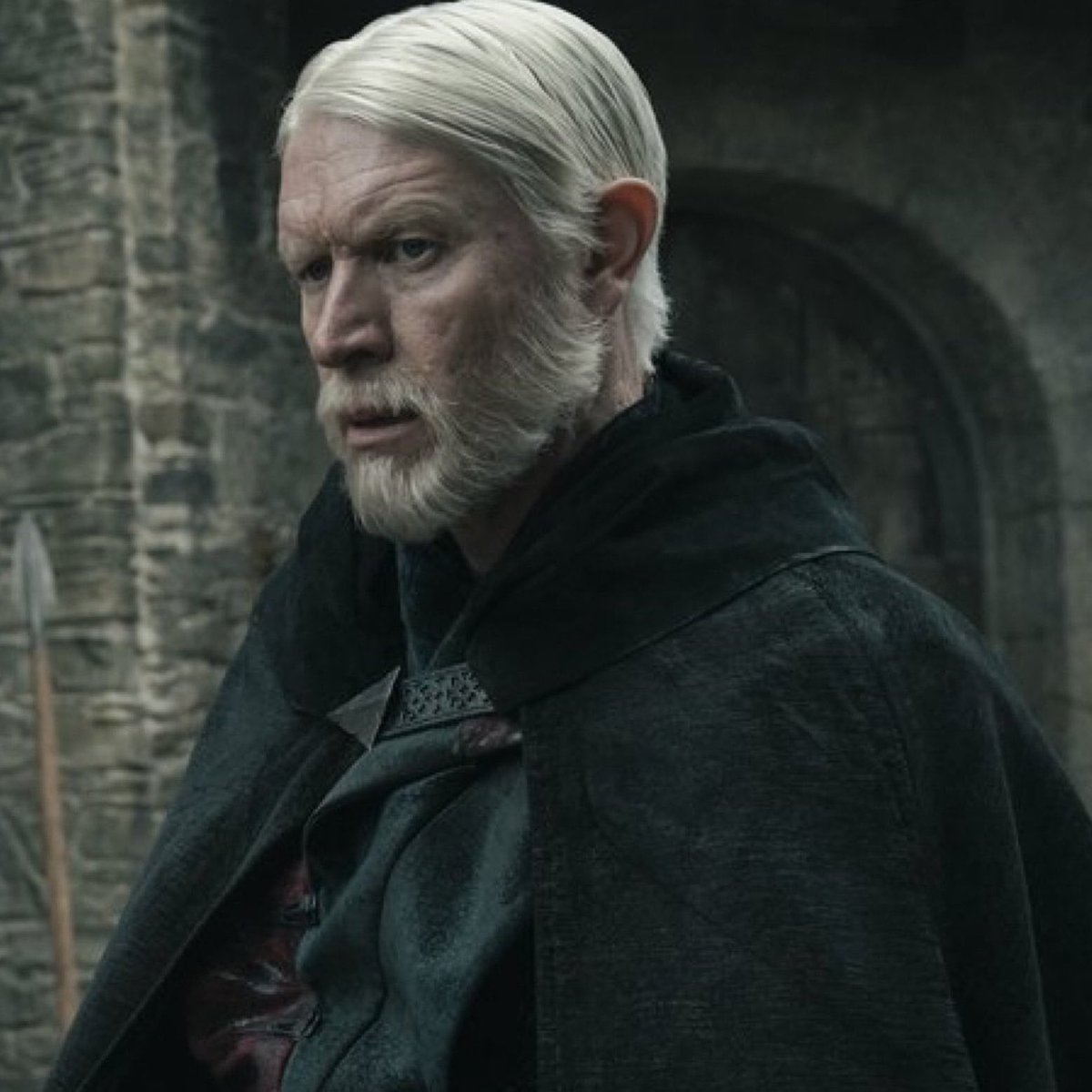 wintermaester's tweet image. you'd look like this at 35 if your older brother was better than you, you were a fourth son, a widower, a teen dad, one of your sons was a drunk, the other evil, the third one a nerd, the fourth one was BALD and COMMUNIST, and your other children were girls (can't joust)