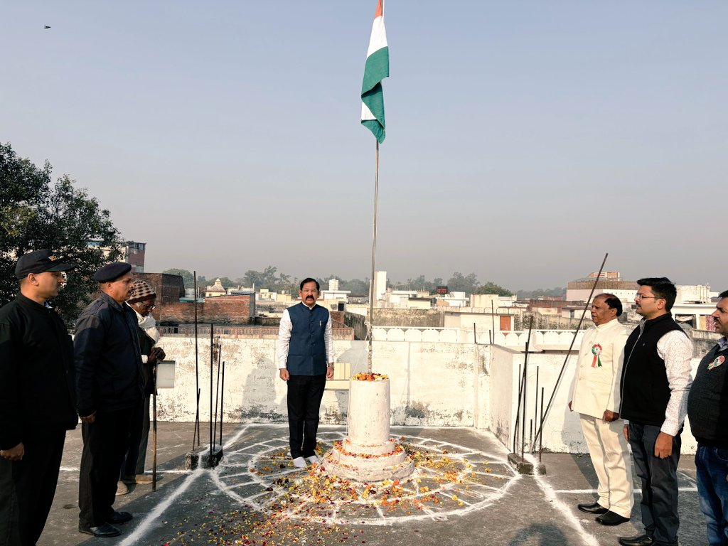 fcidoayodhya's tweet photo. भा.खा.नि., मं.का., अयोध्या के मंडल प्रबंधक महोदय श्री उदय सिंह रावत जी के कर-कमलों द्वारा आज 77 वर्षों की सम्प्रभुता और संविधान की शक्ति के पर्व #गणतंत्र_दिवस_2026 के अवसर पर ध्वजारोहण 🇮🇳 किया गया और संदेश सह शुभकामनाएं दी गयीं । #RepublicDay2026 https://t.co/rVE4pMB4Jd