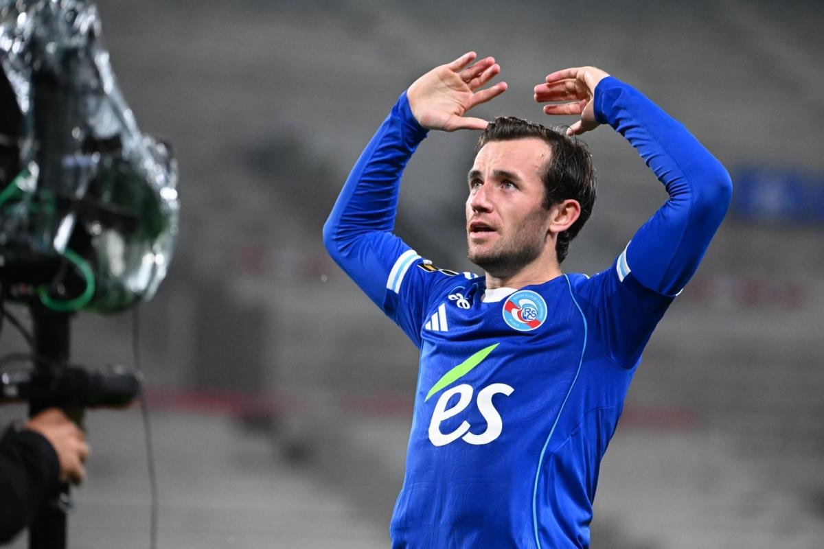 Ekremkonur's tweet image. 🚨#LeedsUnited Ben Chilwell – Leeds United interest!

📌 Leeds eyeing Strasbourg’s  left‑back.

⚡️ Interest grew after Gudmundsson’s injury.

📋 Contract runs until 2027, Strasbourg may be reluctant to let him go.