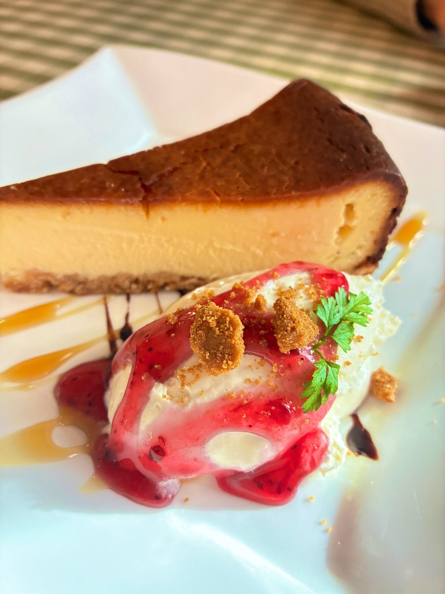 ペニーレイン那須のこのチーズケーキ!!!
めっちゃくちゃ美味しい!!

密度を極限まで高めたずっしりケーキと甘さ控えめのホイップがたまらん!
ちょっと感動! 