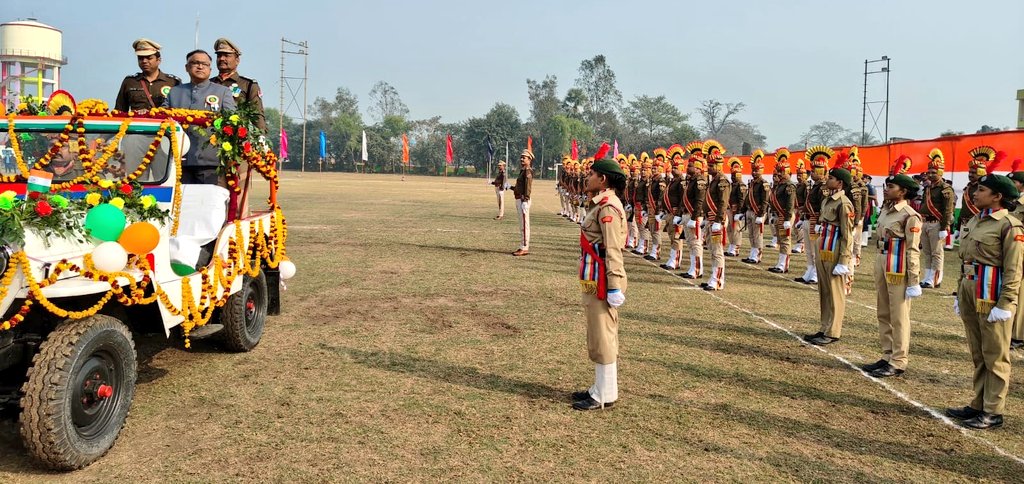 spjdivn's tweet image. 🇮🇳 77वें #गणतंत्रदिवस के अवसर पर मंडल रेल प्रबंधक श्री ज्योति प्रकाश मिश्रा ने आरपीएफ के जवानों की गारद का निरीक्षण किया।
अनुशासन, समर्पण और कर्तव्यनिष्ठा का प्रेरक दृश्य।
#RepublicDay #RPF #IndianRailways