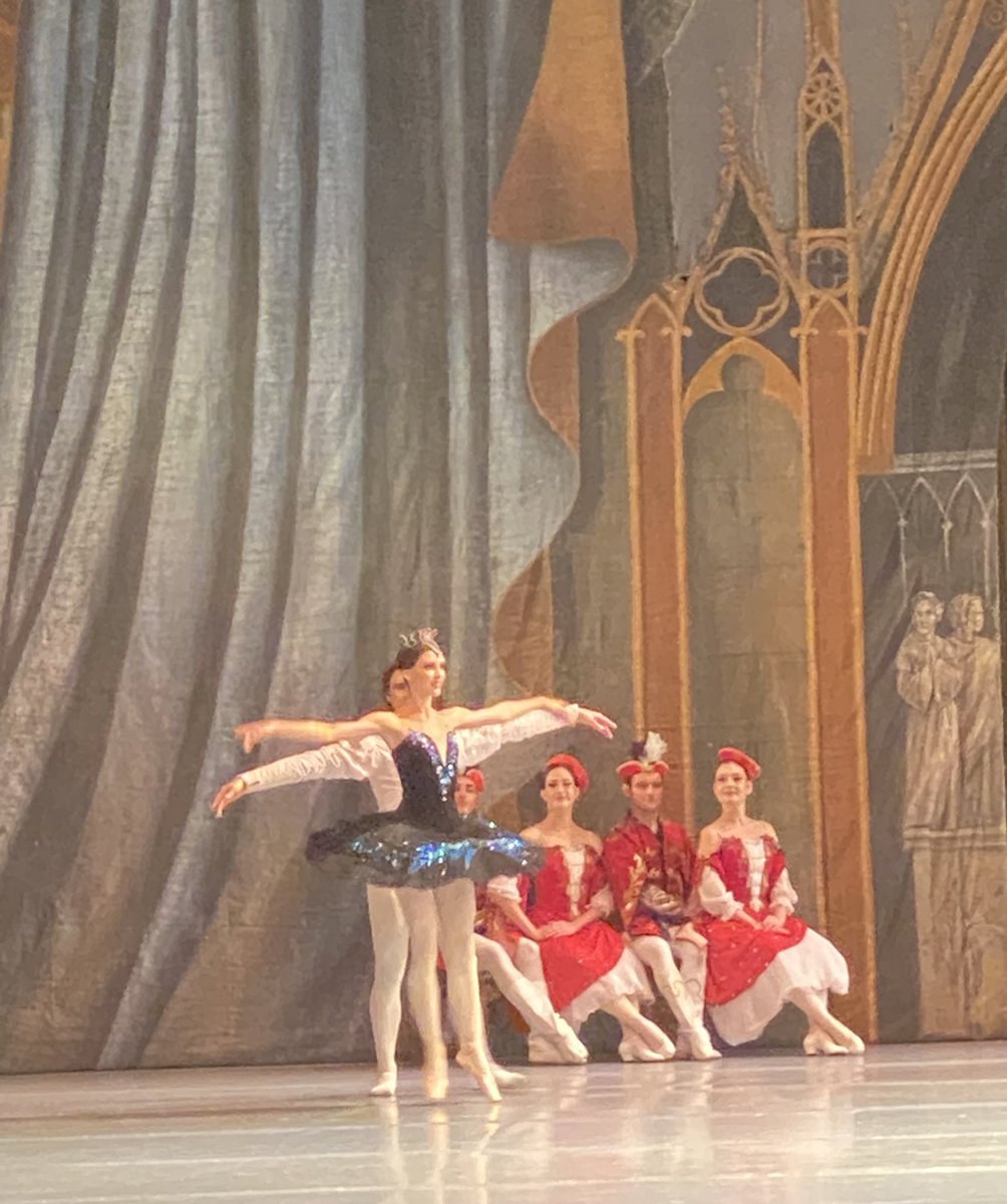 Chisinau, Moldova
Kuğu Gölü akşamından 😍
Hiç Moldova’ya gitmediyseniz, ziyaret edilecekler listenize ekleyin 🥰

Küçük,huzurlu, doğayla iç içe, nefis bir mutfağı olan ve insanları misafirperver bir ülke 🍀