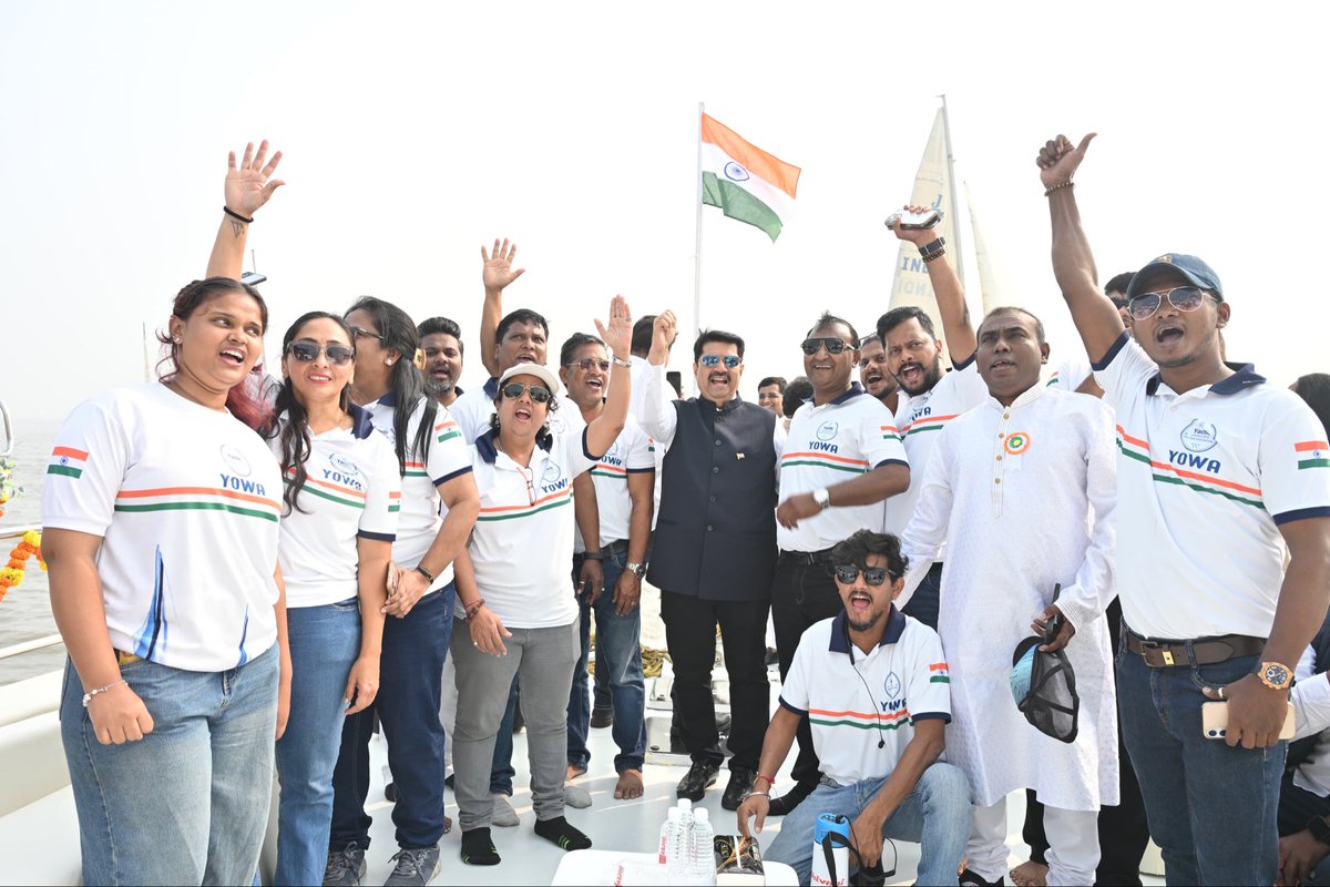 manoj_kotak's tweet photo. Unfurled Tiranga at Mumbai Harbour 🇮🇳

Colaba, Mumbai 📍

Attended the spectacular 77th Republic Day celebrations organized by the Yacht Owners Welfare Association (YOWA) in association with the Yachting Association of Maharashtra (YAM) at Mumbai Harbour near the Gateway of India, Colaba.

The event featured the unfurling of the Tricolour on a yacht, followed by a magnificent sailing parade of sailboats and yachts across the harbour.
A proud and memorable celebration of patriotism and unity. 

प्रजासत्ताक दिनाच्या निमित्ताने आज कोलाबा, मुंबई येथील मुंबई हार्बरमध्ये यॉट ओनर्स वेल्फेअर असोसिएशन (YOWA) व महाराष्ट्र यॉटिंग असोसिएशन (YAM) यांच्या संयुक्त विद्यमाने आयोजित ध्वजवंदन सोहळ्यास उपस्थित राहण्याचा मान मिळाला.

याप्रसंगी यॉटवर तिरंगा ध्वज फडकवण्यात आला. त्यानंतर विविध नौका व यॉट्सची भव्य ‘सेलिंग परेड’ पार पडली. देशभक्ती, एकात्मता आणि अभिमानाचा अविस्मरणीय क्षण साजरा करण्यात आला.  

याप्रसंगी यॉट ओनर्स वेल्फेअर असोसिएशनचे अध्यक्ष सागर जोंधळे, कुलाबा पोलीस ठाण्याचे वरिष्ठ पोलीस निरीक्षक सुधाकर देशमुख, नितीन धाबू, कमलेश डोके, विलास चौधरी, निशांत गायकवाड आणि इतर मान्यवर उपस्थित होते.

भारत माता की जय 🇮🇳
वंदे मातरम् 🇮🇳
#RepublicDay #RepublicDay2026  #प्रजासत्ताक_दिन_२०२६