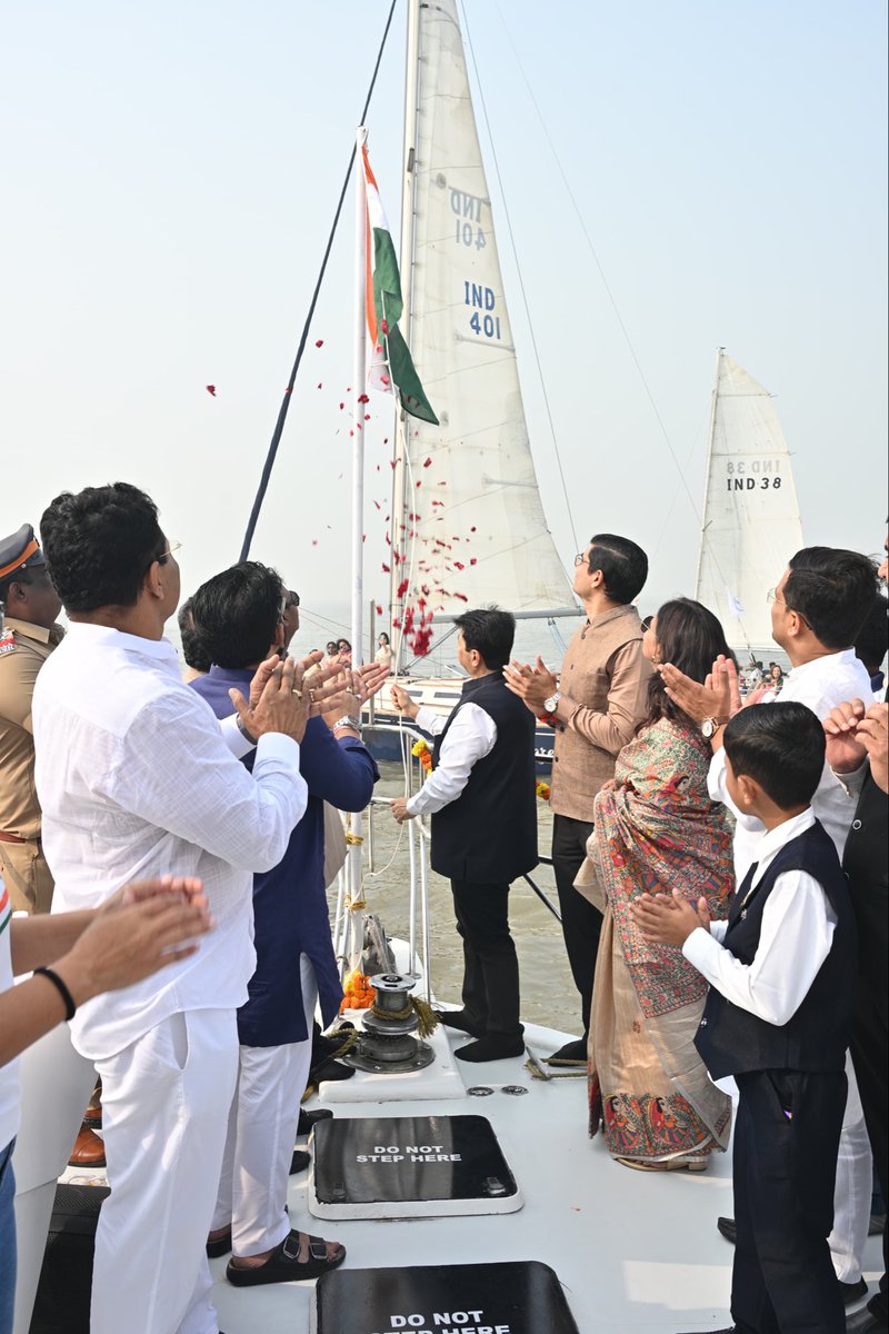 manoj_kotak's tweet photo. Unfurled Tiranga at Mumbai Harbour 🇮🇳

Colaba, Mumbai 📍

Attended the spectacular 77th Republic Day celebrations organized by the Yacht Owners Welfare Association (YOWA) in association with the Yachting Association of Maharashtra (YAM) at Mumbai Harbour near the Gateway of India, Colaba.

The event featured the unfurling of the Tricolour on a yacht, followed by a magnificent sailing parade of sailboats and yachts across the harbour.
A proud and memorable celebration of patriotism and unity. 

प्रजासत्ताक दिनाच्या निमित्ताने आज कोलाबा, मुंबई येथील मुंबई हार्बरमध्ये यॉट ओनर्स वेल्फेअर असोसिएशन (YOWA) व महाराष्ट्र यॉटिंग असोसिएशन (YAM) यांच्या संयुक्त विद्यमाने आयोजित ध्वजवंदन सोहळ्यास उपस्थित राहण्याचा मान मिळाला.

याप्रसंगी यॉटवर तिरंगा ध्वज फडकवण्यात आला. त्यानंतर विविध नौका व यॉट्सची भव्य ‘सेलिंग परेड’ पार पडली. देशभक्ती, एकात्मता आणि अभिमानाचा अविस्मरणीय क्षण साजरा करण्यात आला.  

याप्रसंगी यॉट ओनर्स वेल्फेअर असोसिएशनचे अध्यक्ष सागर जोंधळे, कुलाबा पोलीस ठाण्याचे वरिष्ठ पोलीस निरीक्षक सुधाकर देशमुख, नितीन धाबू, कमलेश डोके, विलास चौधरी, निशांत गायकवाड आणि इतर मान्यवर उपस्थित होते.

भारत माता की जय 🇮🇳
वंदे मातरम् 🇮🇳
#RepublicDay #RepublicDay2026  #प्रजासत्ताक_दिन_२०२६