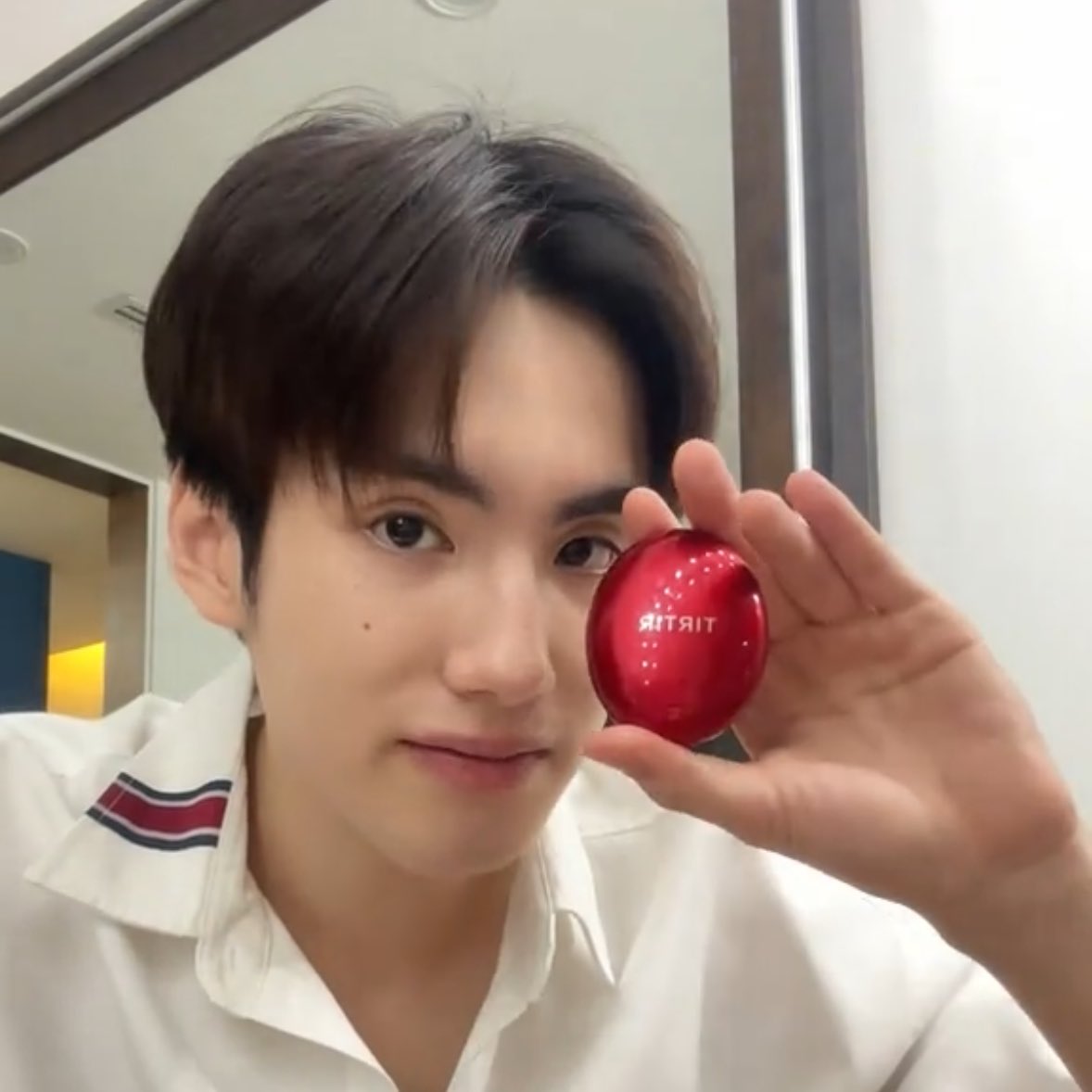 ตบคูชั่นจนได้ดี พี่ #TIRTIRCUSHION เข้าภูภูแล้ว หลังจากนางตบโชว์ในบัสซิ่งเจแปน 5655555 เอ็นดูโว้ยยยย

#PHUTATCHAI