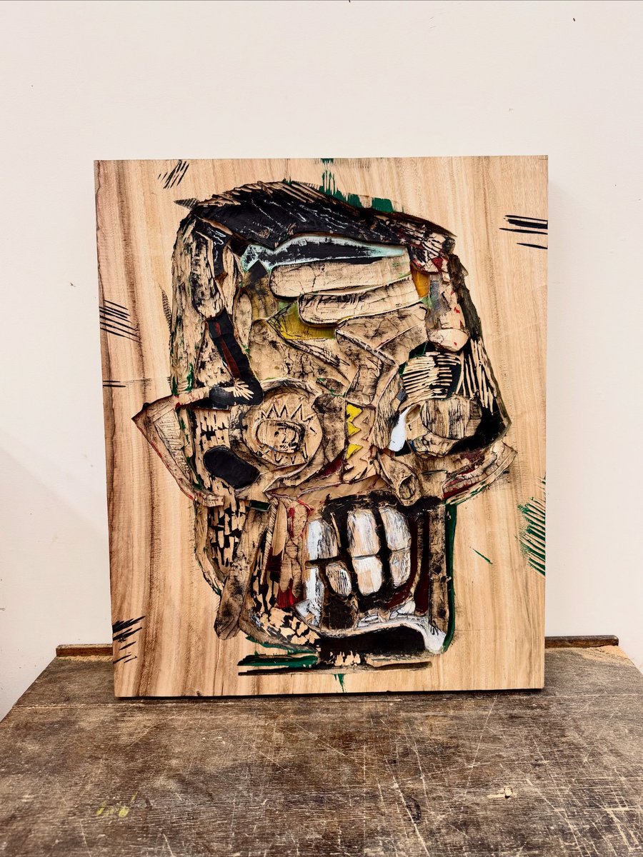 レリーフの新シリーズ。 一発目はセルフポートレート。 似てる。笑