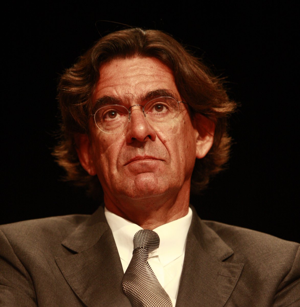 p_duval's tweet image. Luc Ferry c'est ce type qui sait tout sur tout, qui passe son temps à donner les bons et mauvais points.

On se demande pourquoi avec une telle intelligence il a été un des pires ministres de l'éducation.

Dommage que personne n'ait le courage de le renvoyer dans les cordes.