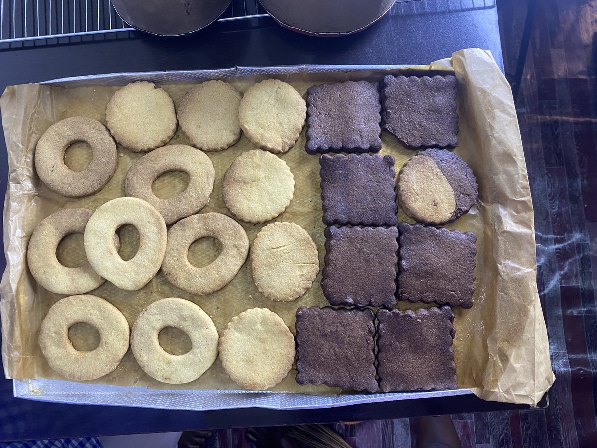 chefshaddybakes's tweet photo. We make the best cake, pastries,small chops, meals and treat in lagos Nigeria and we deliver everywhere send a DM to place your order or message 09098828258 for quick response … https://t.co/TZKpKYqZFF