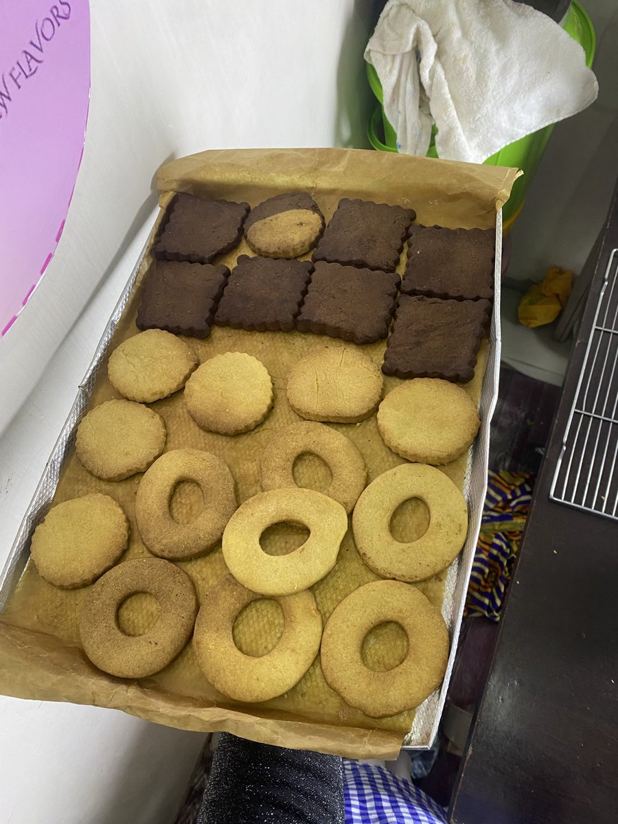 chefshaddybakes's tweet photo. We make the best cake, pastries,small chops, meals and treat in lagos Nigeria and we deliver everywhere send a DM to place your order or message 09098828258 for quick response … https://t.co/TZKpKYqZFF