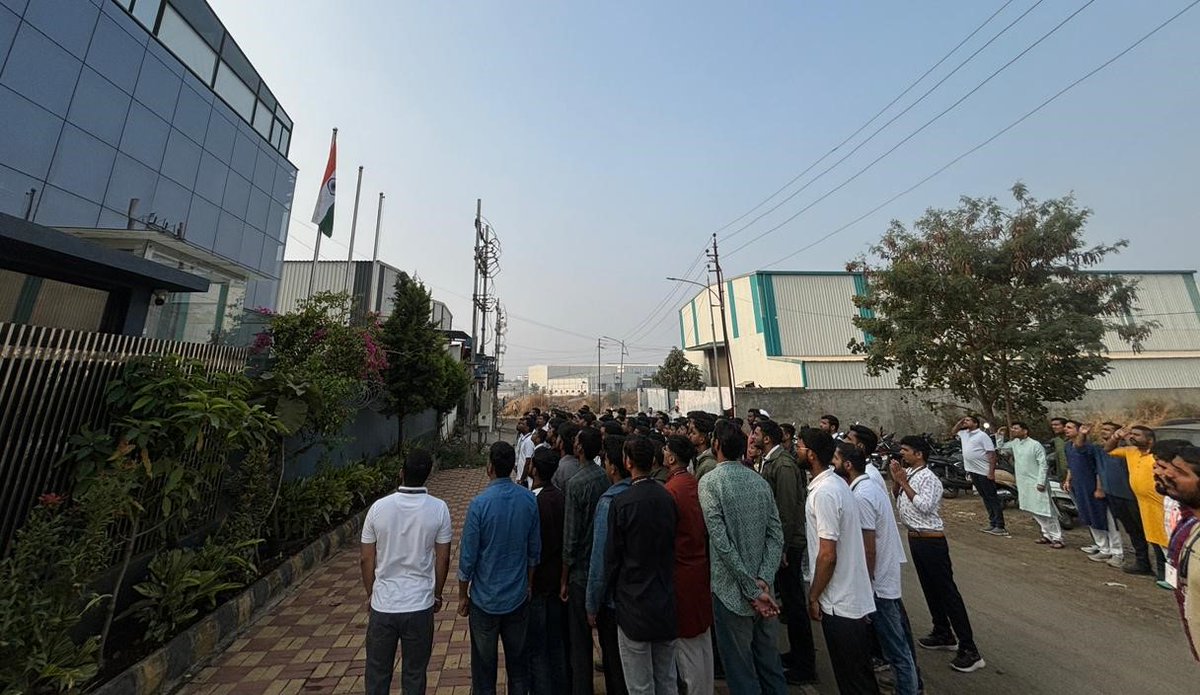 SagarDefence's tweet photo. Celebrating 150 years of #VandeMataram on this #RepublicDay, the song has moved alongside the country through its journey. As we hoist the flag today, this milestone is a moment to pause and reflect. It reminds us that the Republic is built through steady effort, discipline, and participation.

We remember Vande Mataram today as part of that shared #commitment, rooted in the past and carried forward in the present.

#JaiHind #RepublicDay2026 #गणतंत्र_दिवस  #HappyRepublicDay 

@PMOIndia @DefMinIndia @vivekvirmani5 @Dayanand_delhi @indiannavy @India_iDEX @makeinindia @HQ_IDS_India @DPIITGoI @AIMtoInnovate @DrdoTdf @cdacindia @dgshipping_IN @PrinSciAdvOff @startupindia @adgpi @SpokespersonMoD @ONGC_ @MSInSociety @midc_india @investindia @PortXLglobal @Nikunj_Parashar @Mdlski @dang_lakshay @mysaurabh96