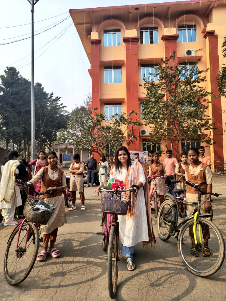 dswoangul's tweet photo. ୭୭ତମ ଗଣତନ୍ତ୍ର ଦିବସ ପାଳନ ଅବସରରେ,ଅନୁଗୁଳ ଜିଲ୍ଲା ସମାଜ କଲ୍ୟାଣ ବିଭାଗ ପକ୍ଷରୁ ବାଲ୍ ବିବାହ ମୁକ୍ତ ଭାରତ ୧୦୦ ଦିନିଆ ଅଭିଯାନ ଅଧୀନରେ ବାଲ୍ୟବିବାହ ବିରୁଦ୍ଧରେ ସଚେତନତା ଉପରେ ଏକ ସାଇକେଲ ରାଲି ଆୟୋଜନ କରାଯାଇଅଛି।ଏହି କାର୍ଯ୍ୟକ୍ରର୍ମକୁ ଅନୁଗୁଳ ଅତିରିକ୍ତ ଜିଲ୍ଲାପାଳ ଶ୍ରୀଯୁକ୍ତ ପ୍ରତାପ ପ୍ରିତିମୟ ମହଦୋୟ ଉଦ୍‌ଘାଟନ କରିଥିଲେ ।1/2 https://t.co/RVny3rvNgu