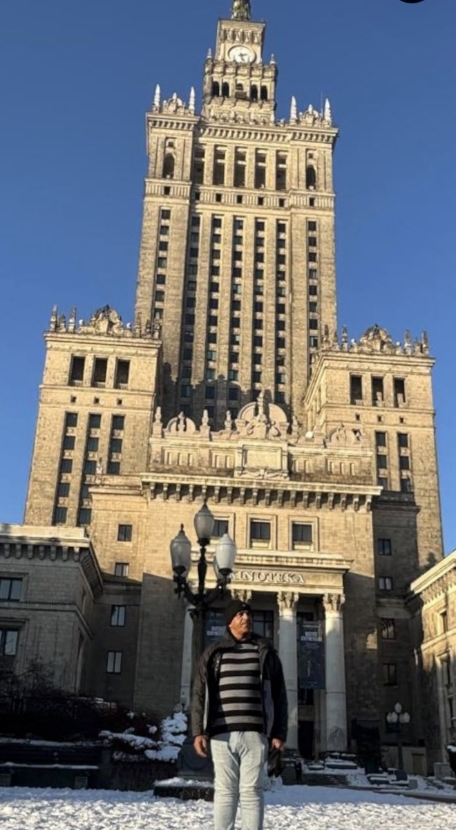 khalid2895's tweet photo. تمتاز بولندا بمزيج فريد من التاريخ الغني، والهندسة المعمارية المذهلة، والطبيعة الخلابة، وتعد وجهة سياحية اقتصادية وآمنة في قلب أوروبا. تشتهر بمدنها القديمة (كراكوف، وارسو)، رغم الطقس البارد إلا أن رحلة هذا الشتاء مميزة. https://t.co/X3zWg9jXtr