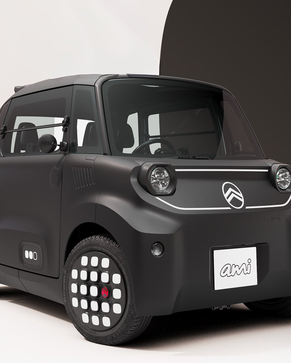 🖤Bienvenido al lado oscuro... el lado donde conducir no es un problema, ¡sino un placer!

Con el #CitroënAMI aparcar deja de ser un problema🅿️, el combustible ya no te preocupa🔋y moverte por el casco urbano es más fácil y cómodo  que nunca.
✨Conoce este modelo en #AutosTorrent
