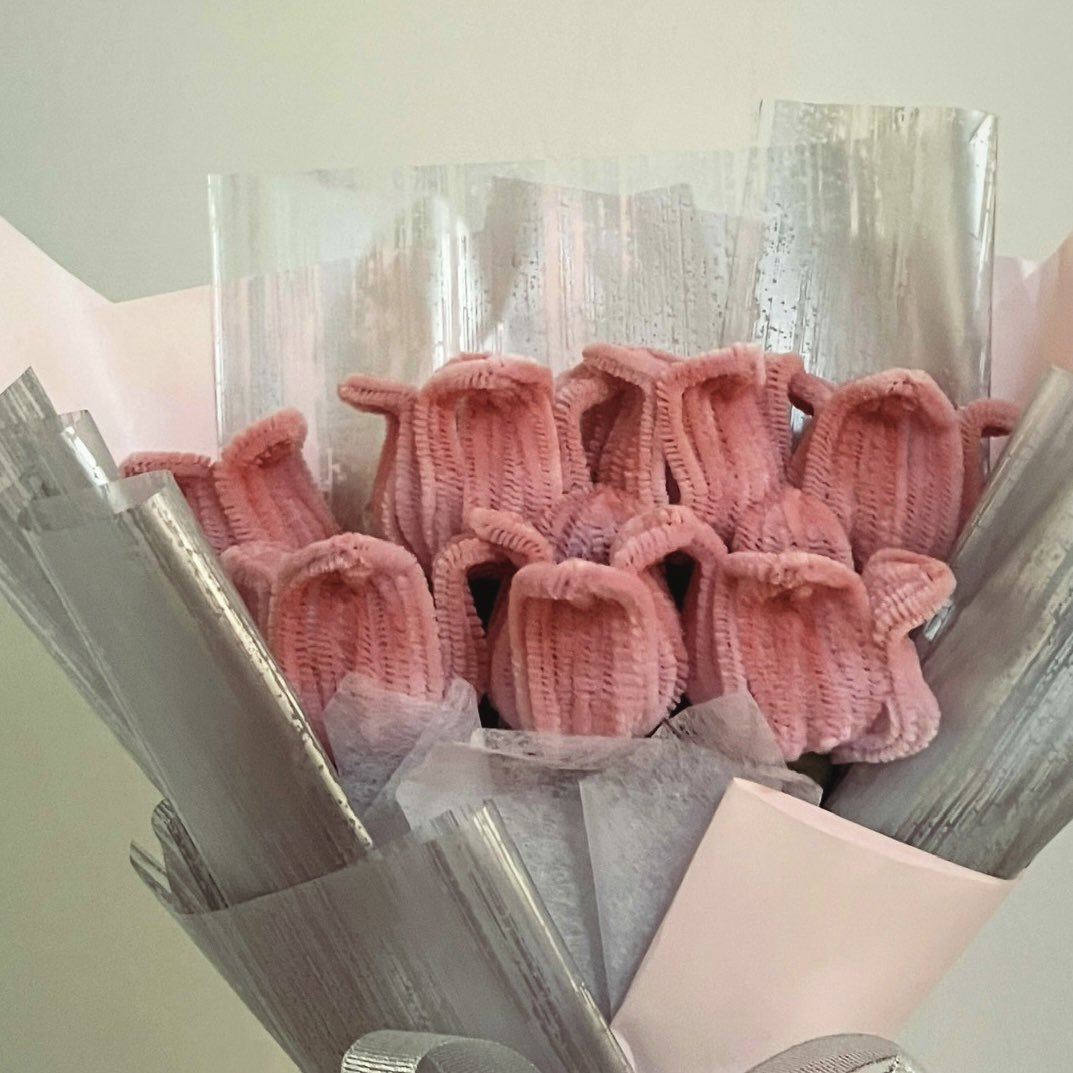 abbysseu's tweet photo. here’s my monthly bouquet attendance 💁🏻‍♀️ https://t.co/QckcV5FWVf