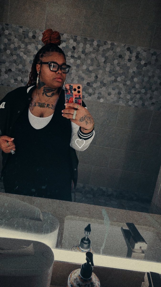 Weedababy1's tweet photo. OUT TO EAT https://t.co/yD409RVOFO