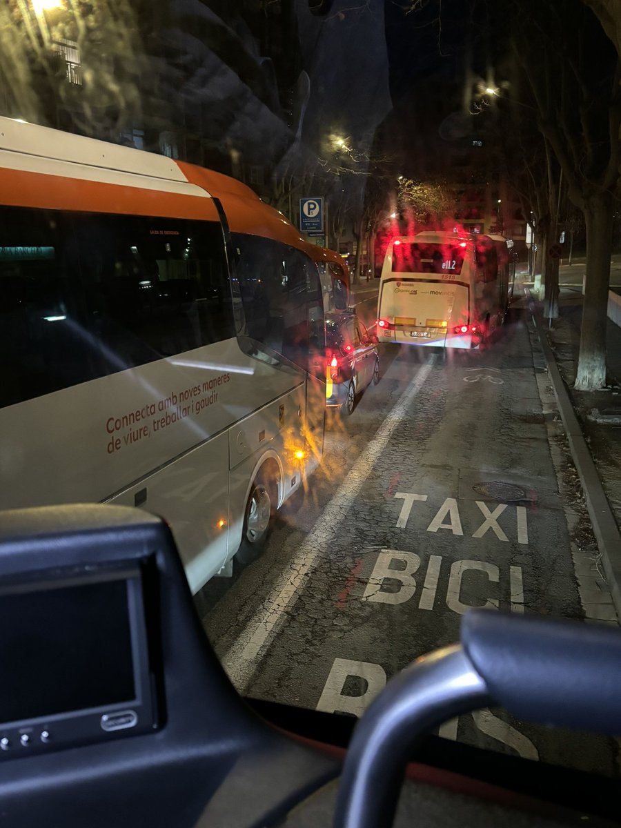 ainarodri's tweet photo. @rac1 Com a mínim, sort que continua el reforç dels busos, perquè això de @rodalies és un drama. @MoventisInfo amb més flota que mai. https://t.co/37D4jGKXPZ