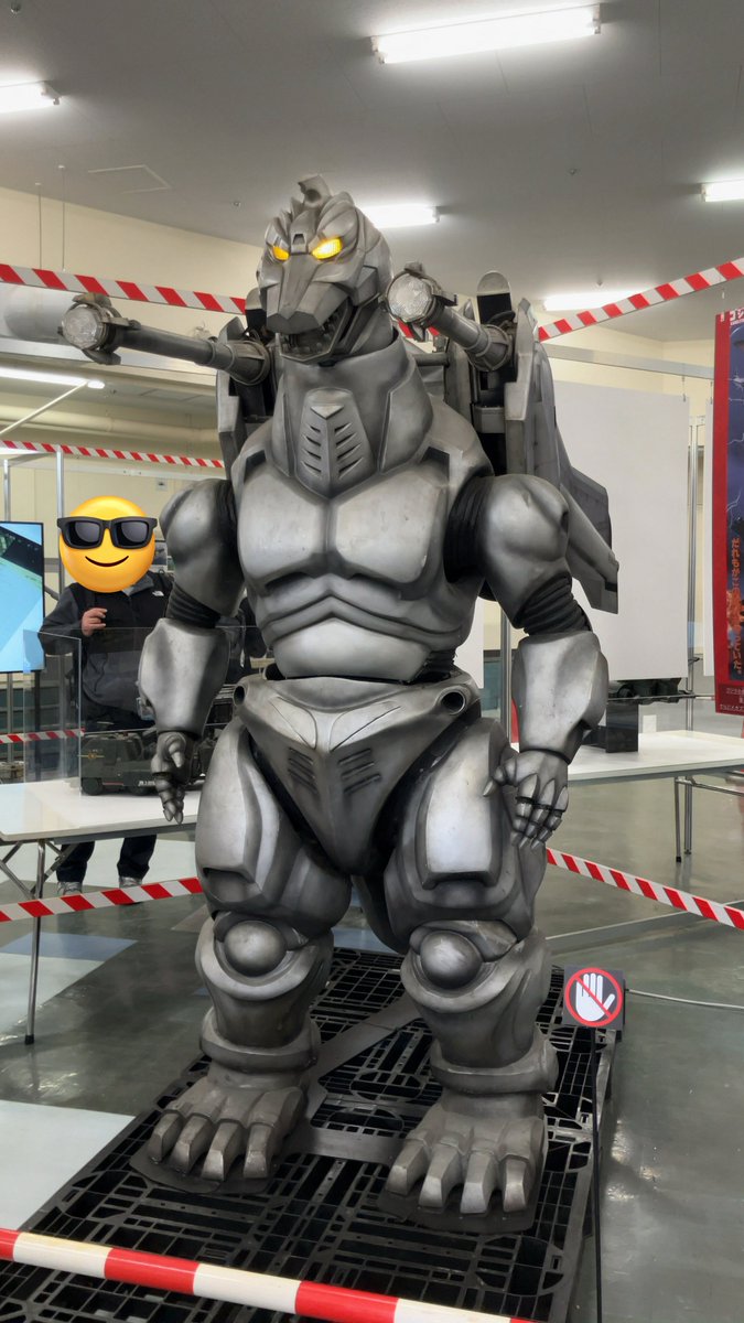 MiF21C's tweet image. Mobile Operation Godzilla Expert Robot Aero-typeの横の、UX-02-93とUX-01-92が合体したマシーンもすき