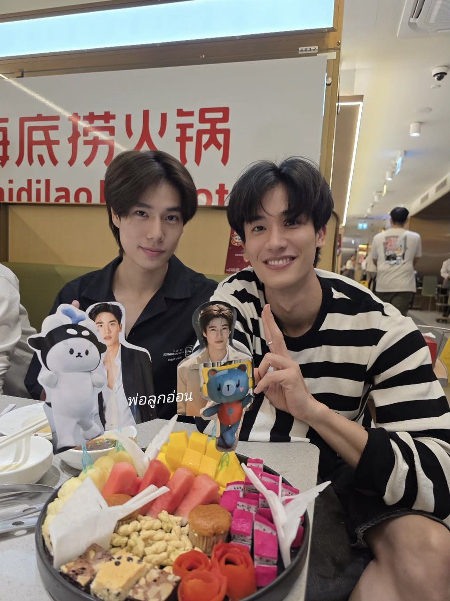 twixtpp's tweet image. เตนิวก็คือพี่เตเลี้ยงพ่อเพิ่มพูน นิววี่เลี้ยงเพิ่มพูน ครอบครัวตัว P ที่ถูกเตนิวเก็บไปเลี้ยง 🤣🤣🤣