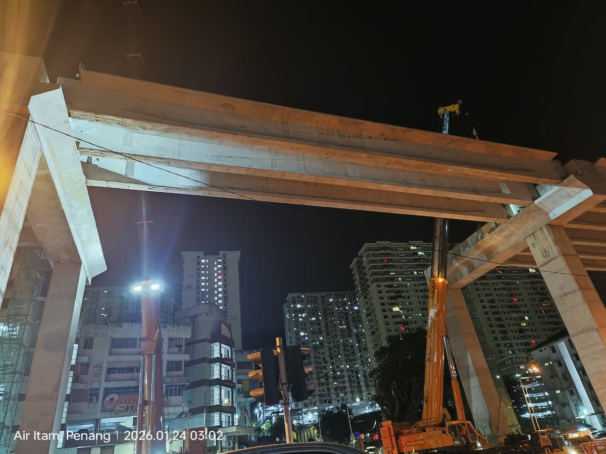 pmrt_package2's tweet photo. 24.1.2026

Launching Completed ✅

Tiga (3) rasuk terakhir di Span P21–P22 berjaya dilancarkan pada 24 Januari 2026. Dengan ini, keseluruhan 232 rasuk bagi Viaduct dan Ramp 1 telah siap sepenuhnya (Lebuhraya Thean Teik) https://t.co/qJTUQxXHhv