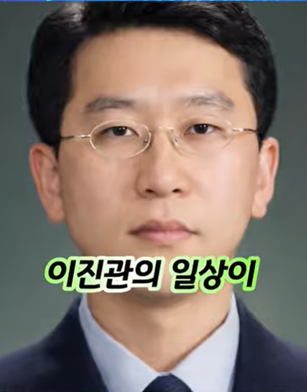 goldenbell1008's tweet image. 세기의 내란 공범자
한덕수를 23년 징역에 처한 이진관판사는
서울대 법대 마산고출신으로
사법고시 패스 후 군입대를 꽃길인 법무관으로
가지않고 일반사병으로 병장제대하여 
민초들의 생활을 직접 겪으며 사법관의 초심을
잃지 않은 보기드문 판사였다.