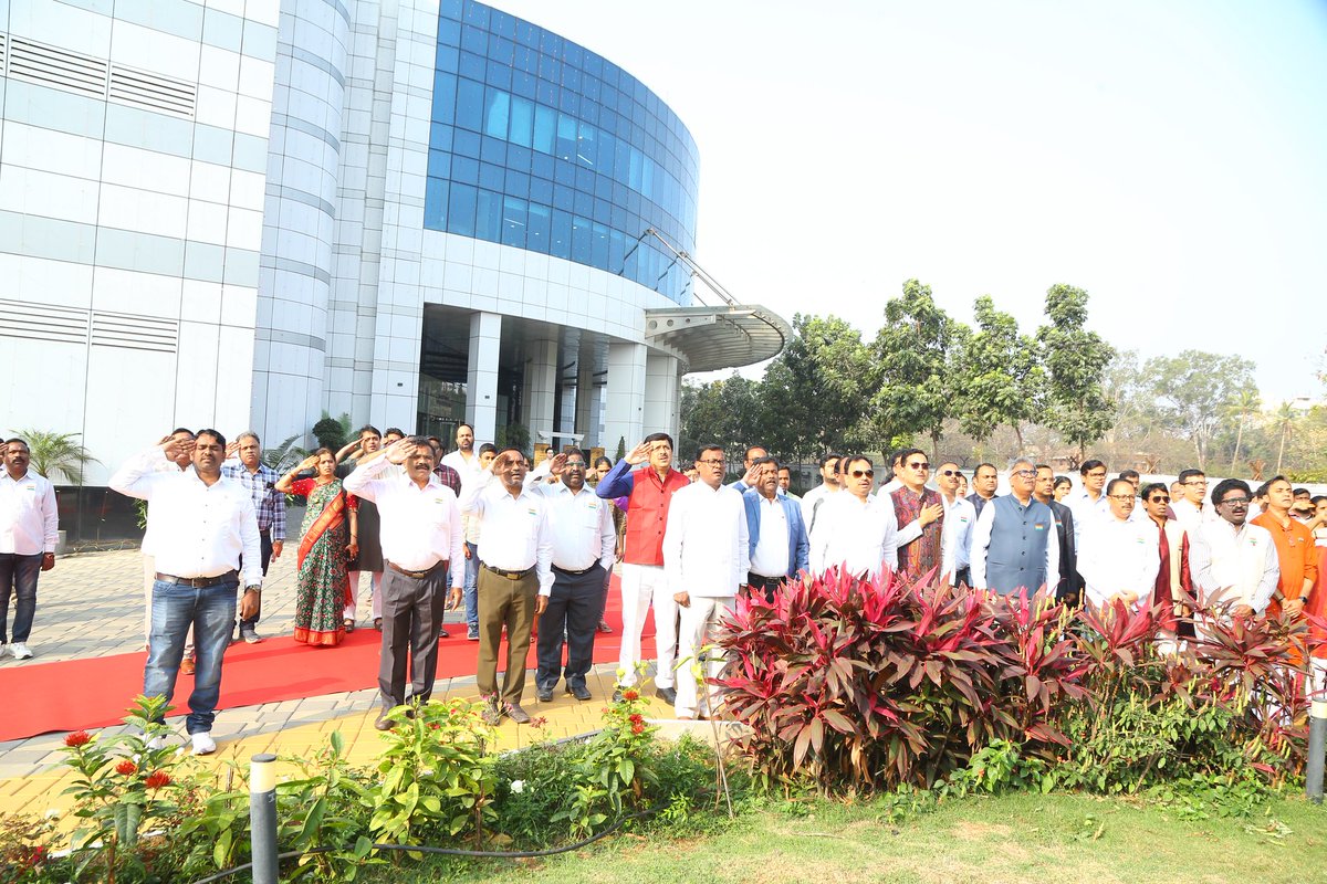 Celebrating the 77th #RepublicDay with pride! 🇮🇳
​Shri Piyush Mittal, ED &amp; SH, hoisted the Tricolour at TAPSO, honoring our dedicated employees with Long Service Awards &amp; Appreciation Certificates. 
He addressed employees on <a href="/IndianOilcl/">Indian Oil Corp Ltd</a>'s role in fueling India's energy security.