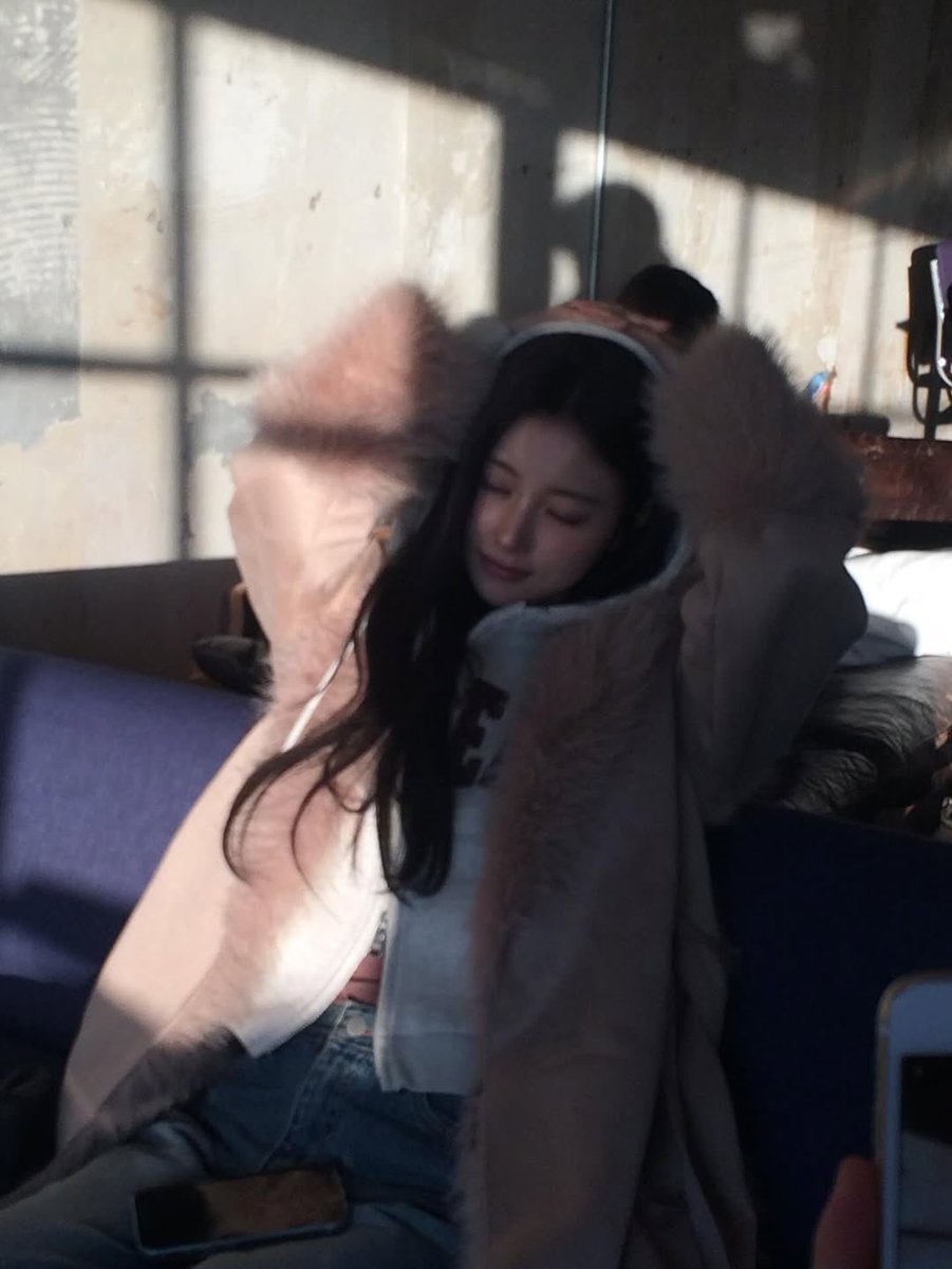 hyewon pics ❄️ tweet media