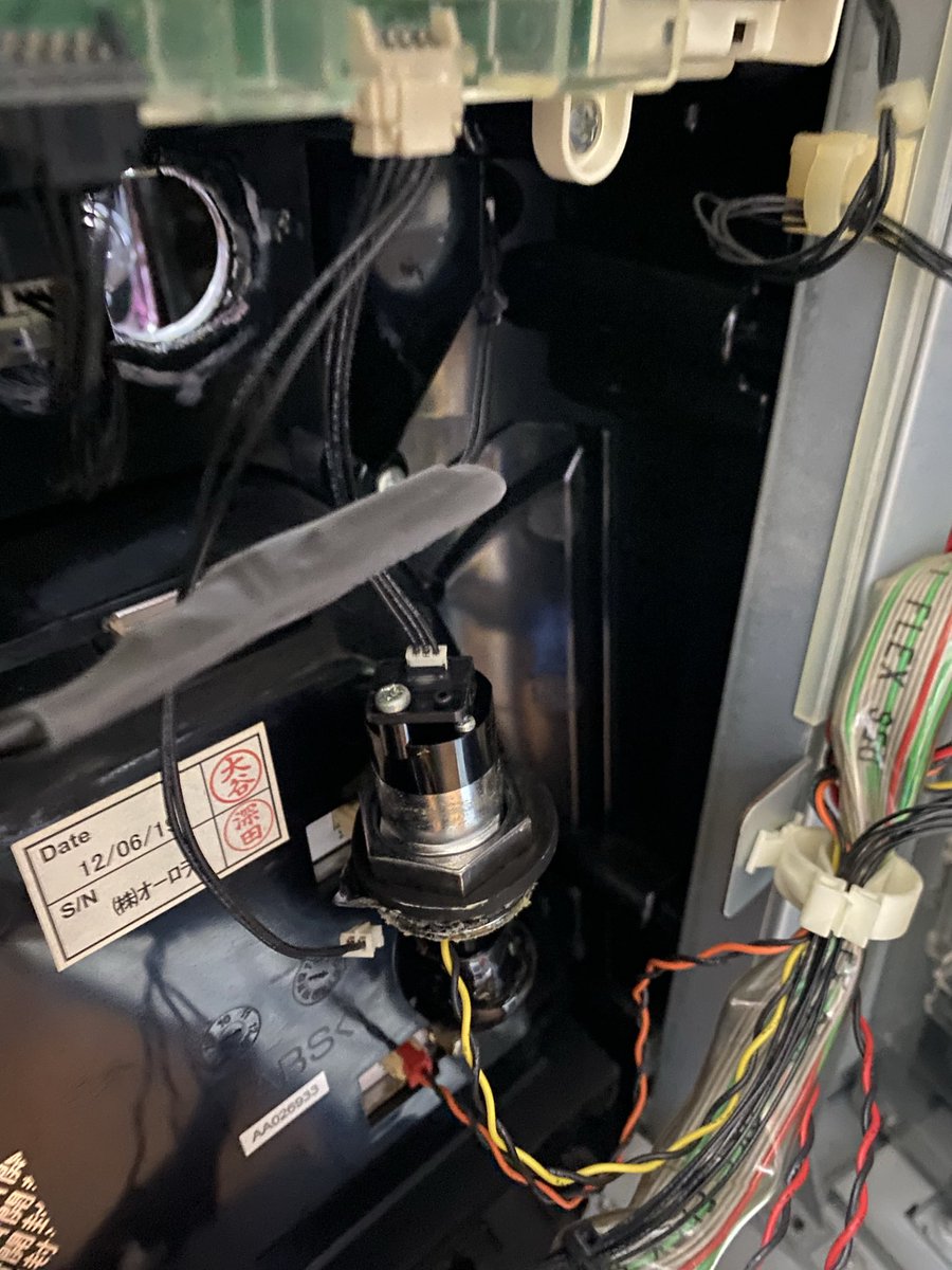 メルカリで初めて配送事後だなぁ
台のレバーがぶっ壊れてた
配送屋がダンボールを事前に剥がしてプチプチのみで配送してきた
元々レバー部分が割れやすい機種だったのになぁ
配送屋に連絡したらメルカリとやりとりしてくれってことだった
何か違うような気もするけどねー