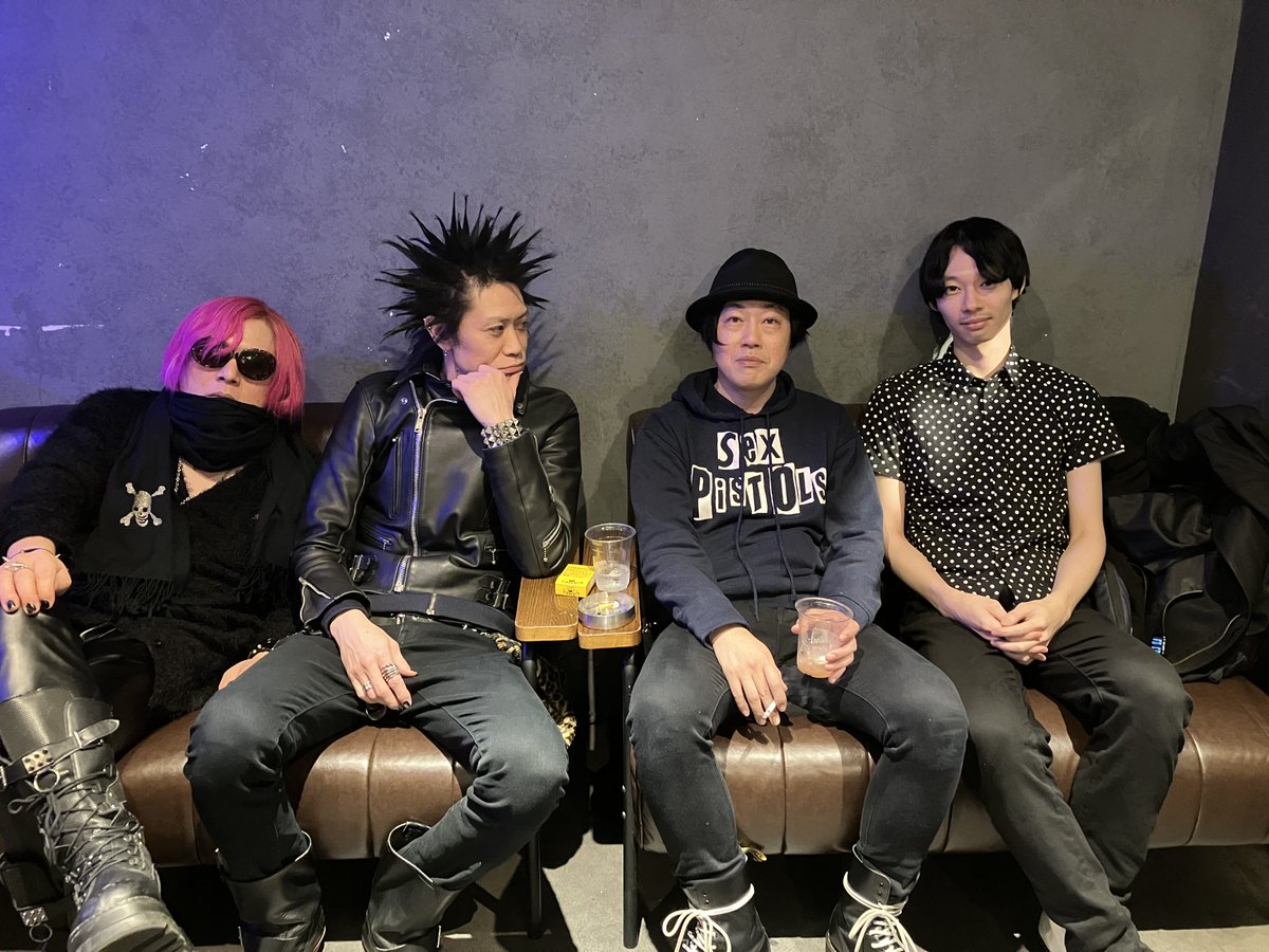 THE CUFFLiNKS tweet media