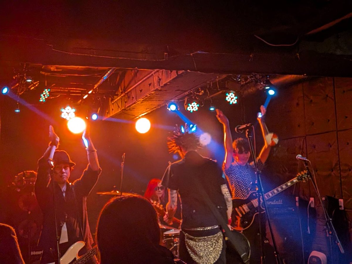 THE CUFFLiNKS tweet media