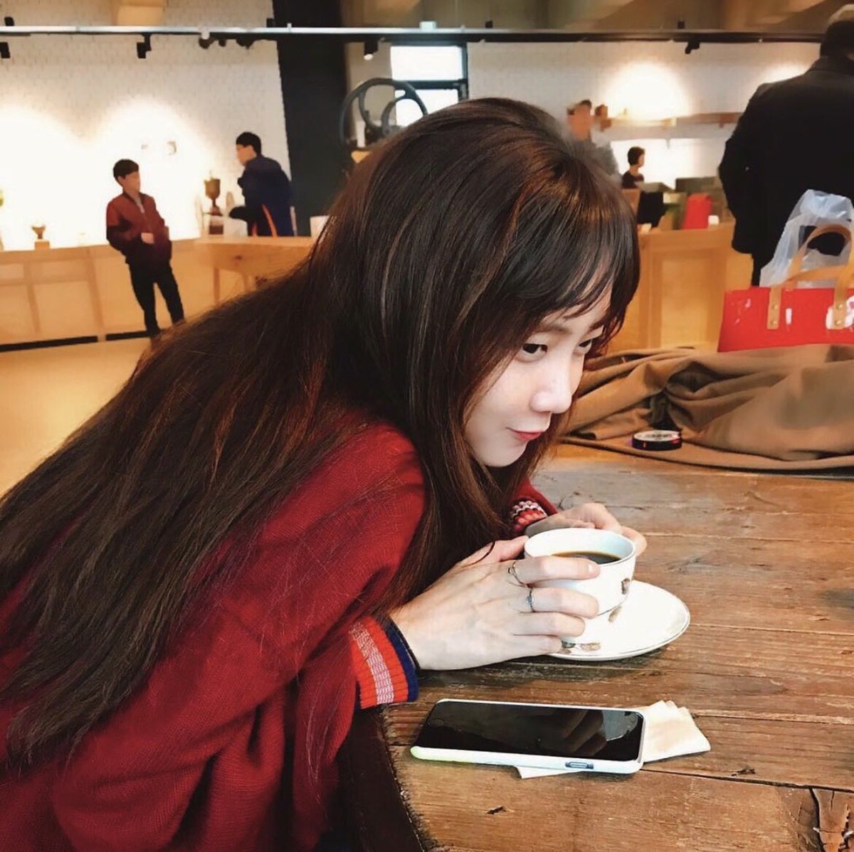 진짜 아기다 아기…
실제로도서른이면아기가맞죠