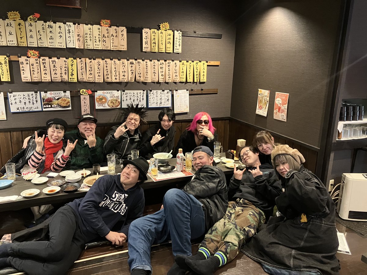 THE CUFFLiNKS tweet media